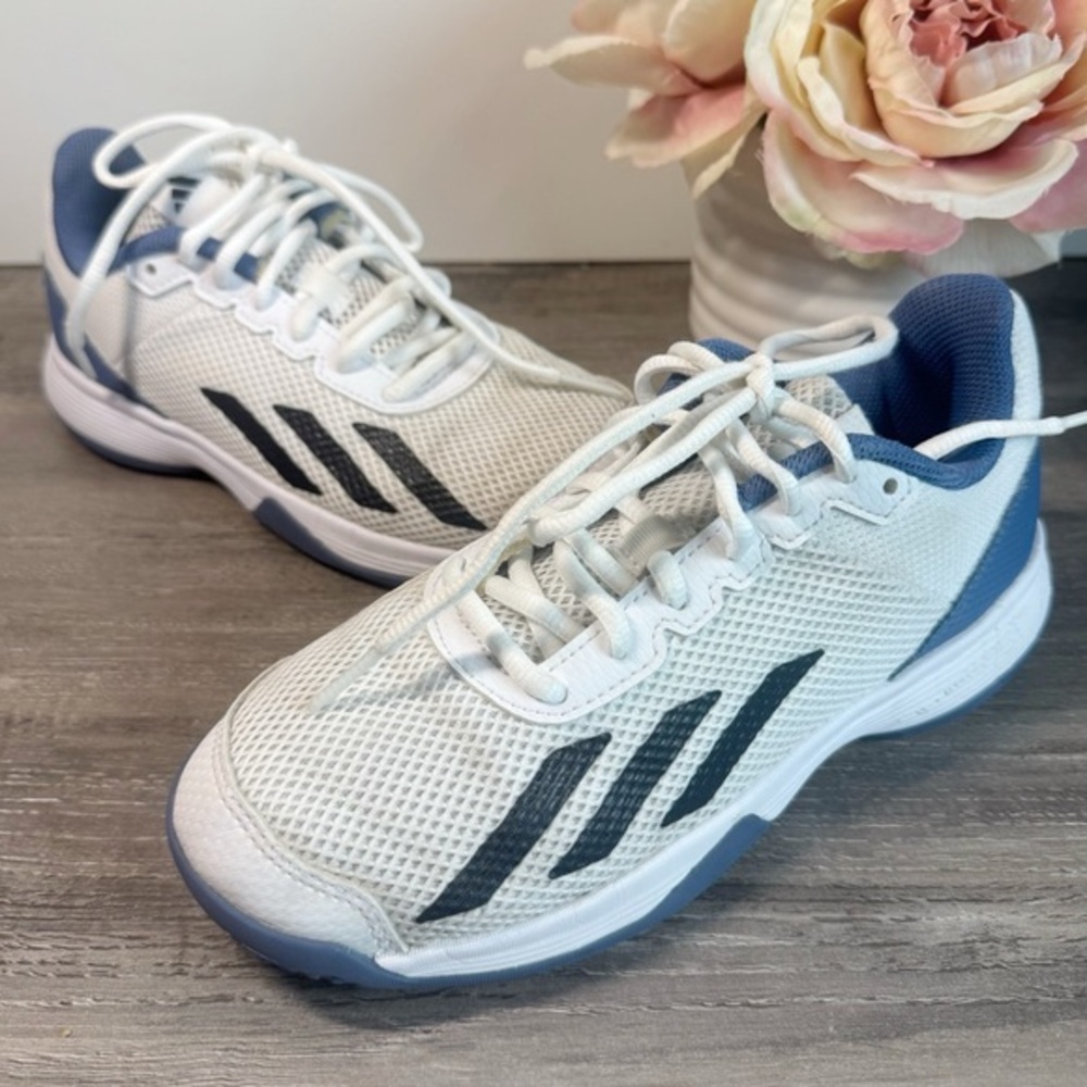Adidas Courtflash Kids Tennis Sneakers White and Blue unisex 3.5 - Picture 2 of 9
